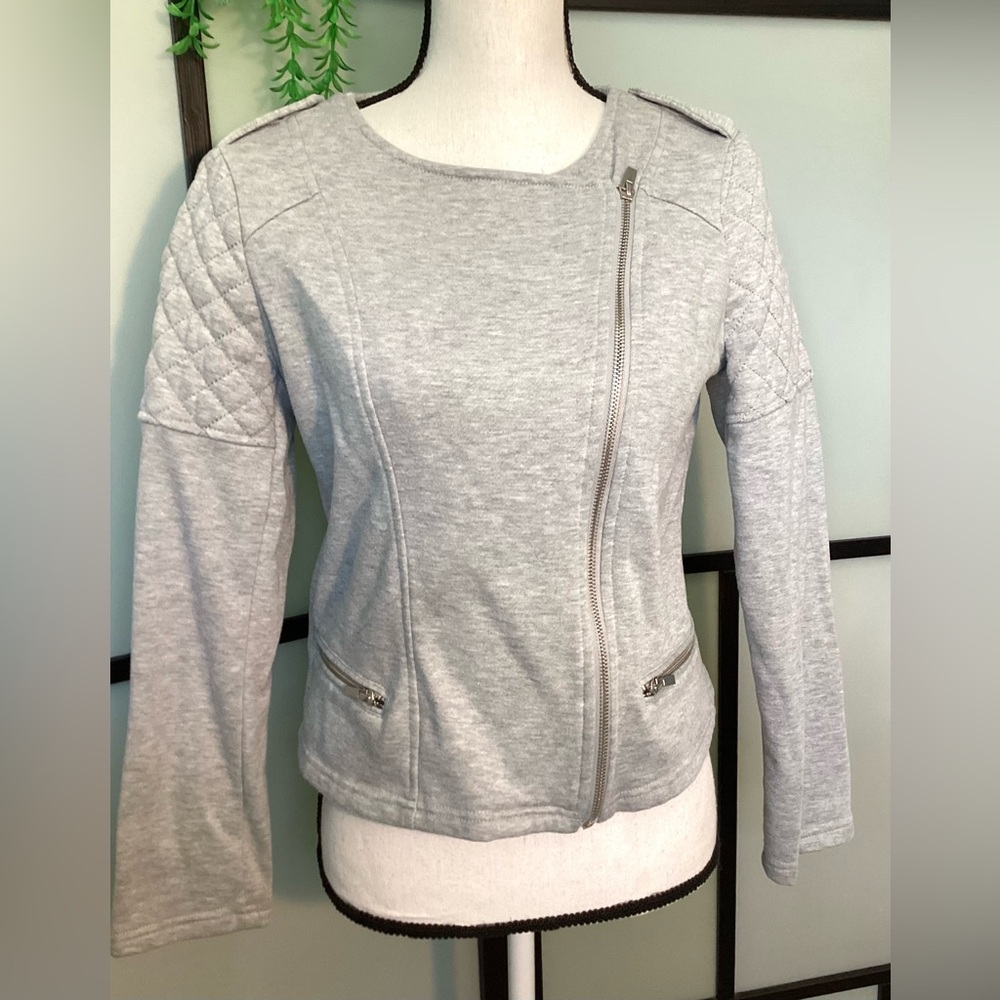 Fleece jacket side zipper and pockets. Size S
